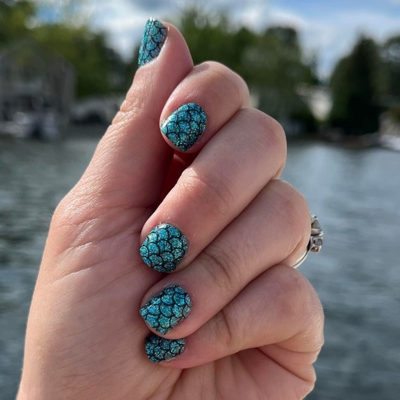 Mermaid Brigade 💅✨ Color STREET NEW Sealed - Long Lasting Nail Polish Strips - Picture 3 of 3